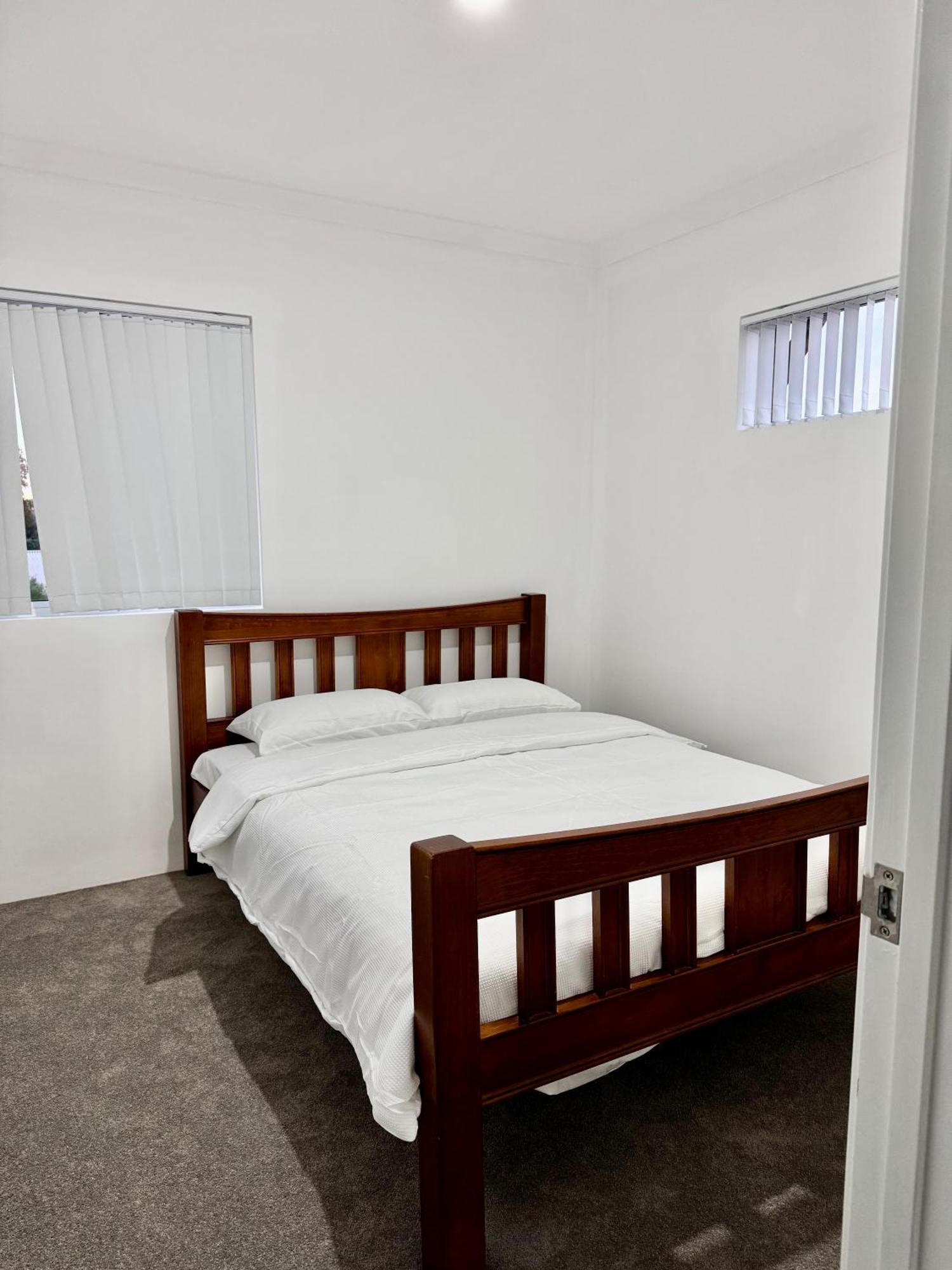 Bed & Breakfast 43 Drew Road Ardross Wa 6153 *