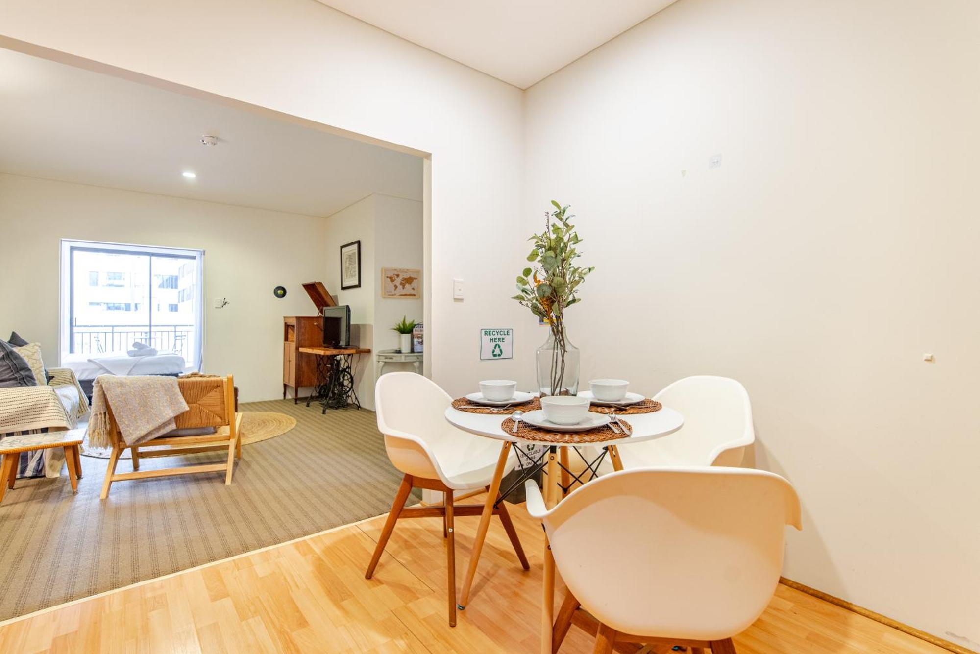Apartment Victoria Avenue'S Urban Retreat