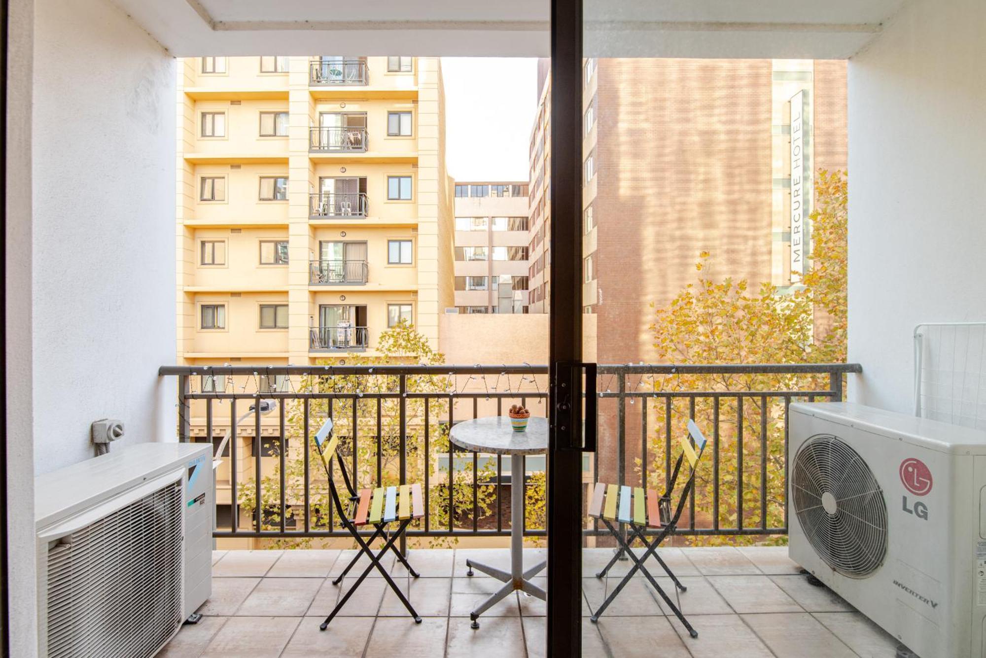Apartment Victoria Avenue'S Urban Retreat