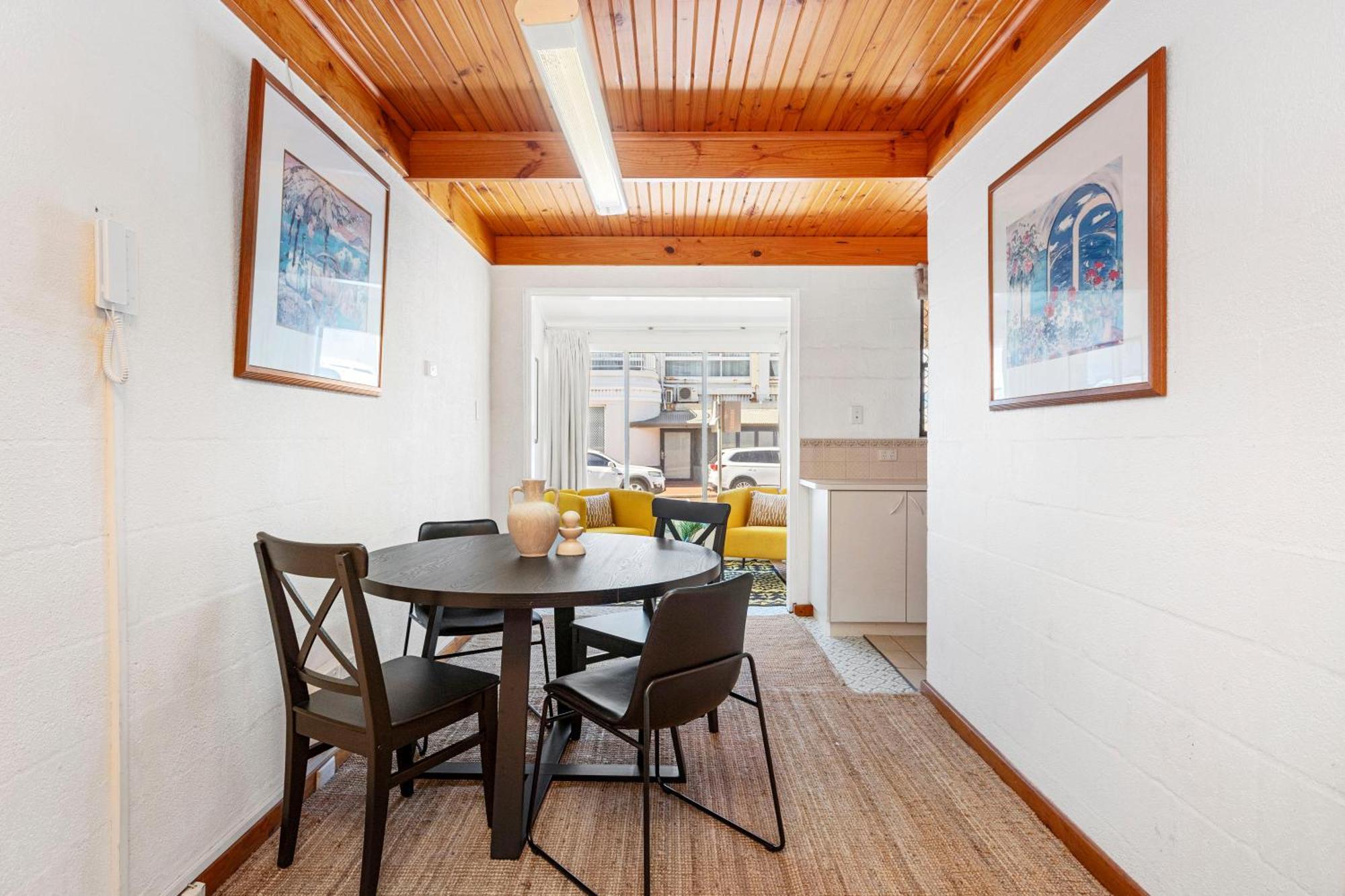 Apartment 11 Cottesloe - Steps From - Sleeps 3 Perth