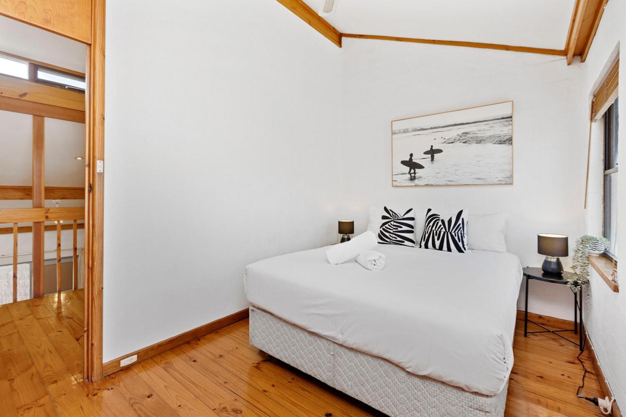 11 Cottesloe - Steps From - Sleeps 3 Perth