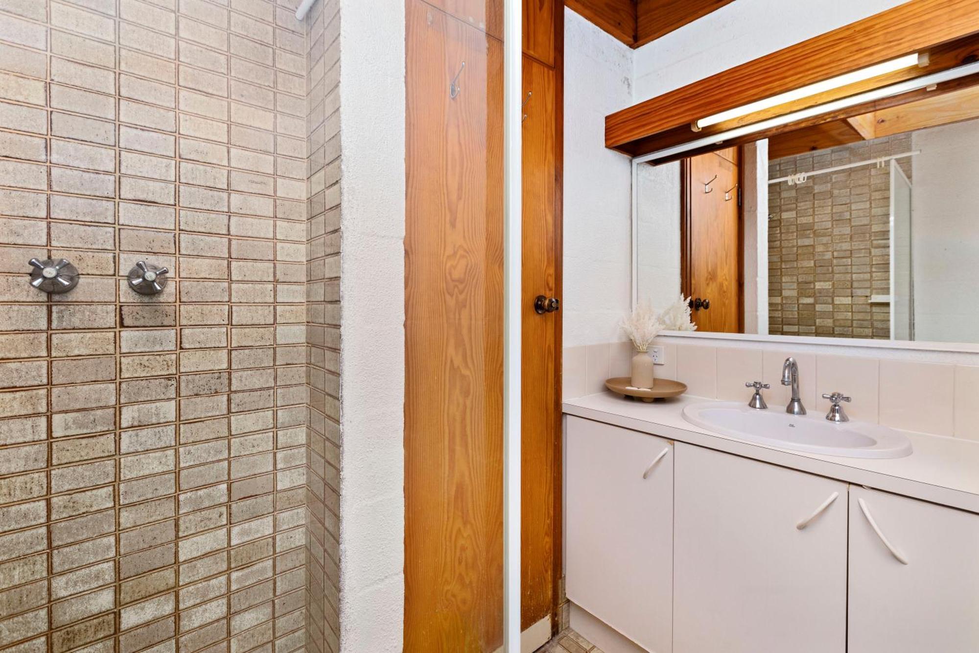 11 Cottesloe - Steps From - Sleeps 3 *