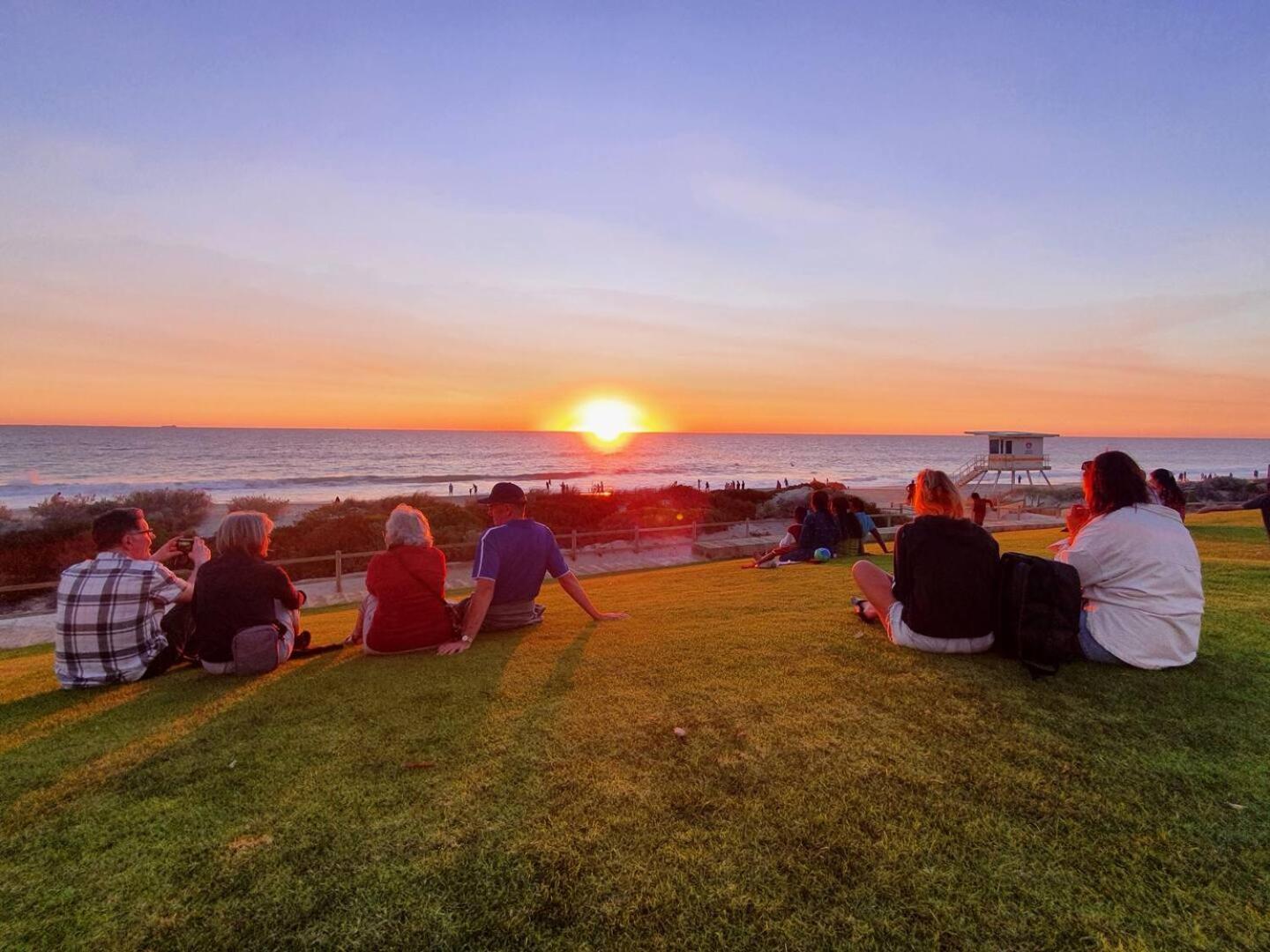 Coastal Serene Oceanview Sunset Retreat Aparthotel