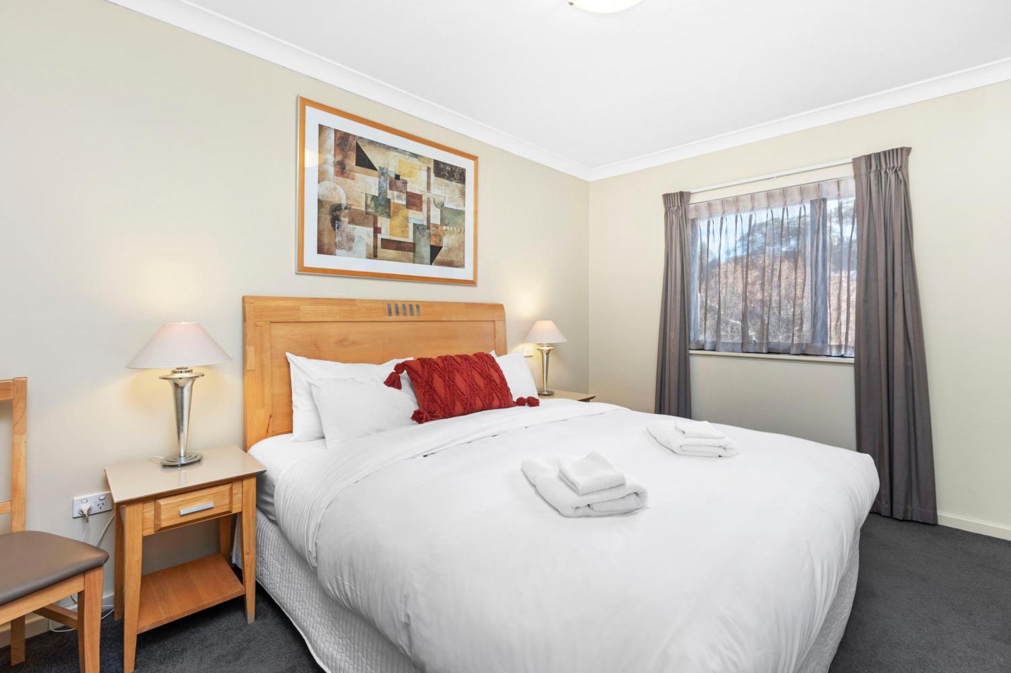 Spacious Apartment, Parking, Pool In Apartemen *