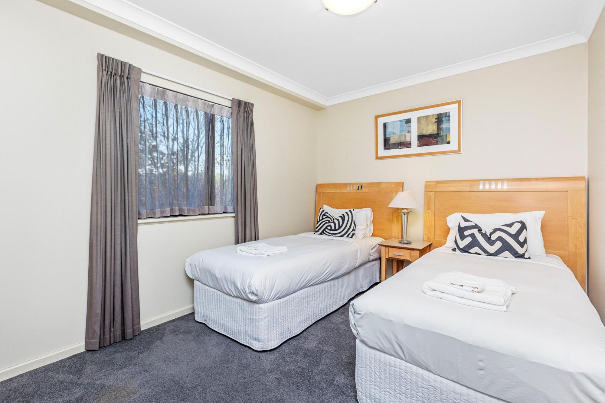 Spacious Apartment, Parking, Pool In *