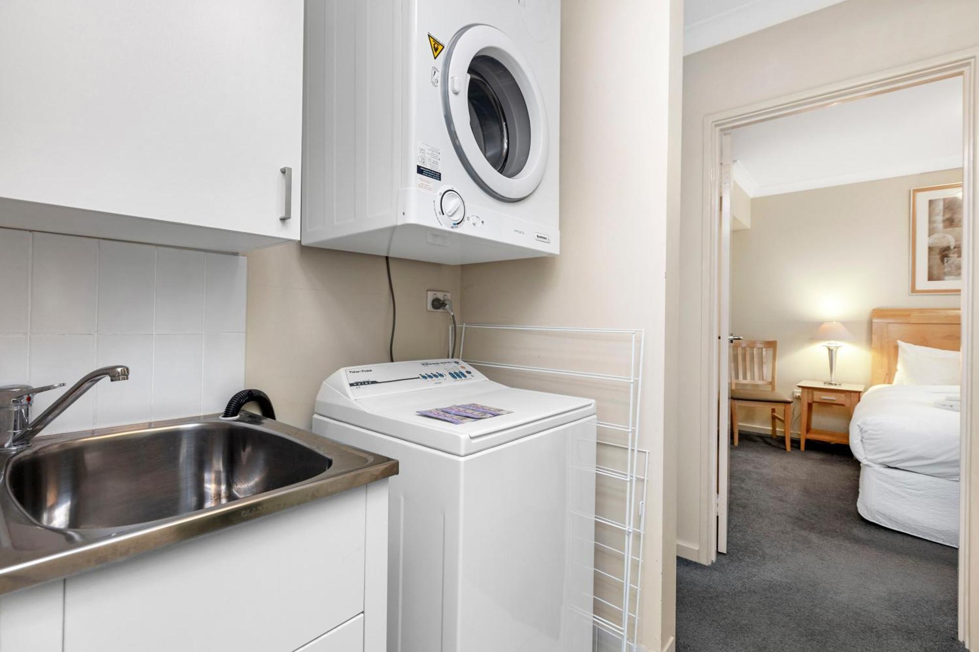 Spacious Apartment, Parking, Pool In Apartemen