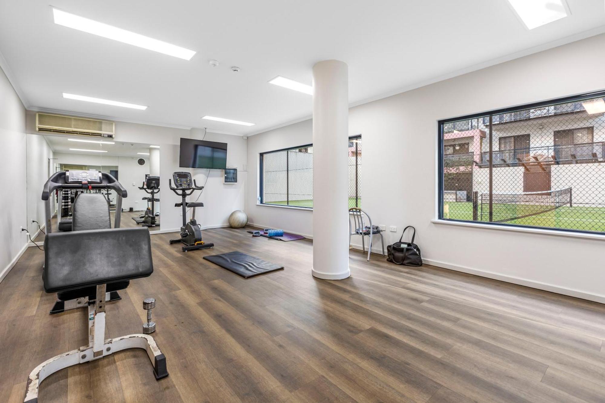 Spacious Apartment, Parking, Pool In * Perth