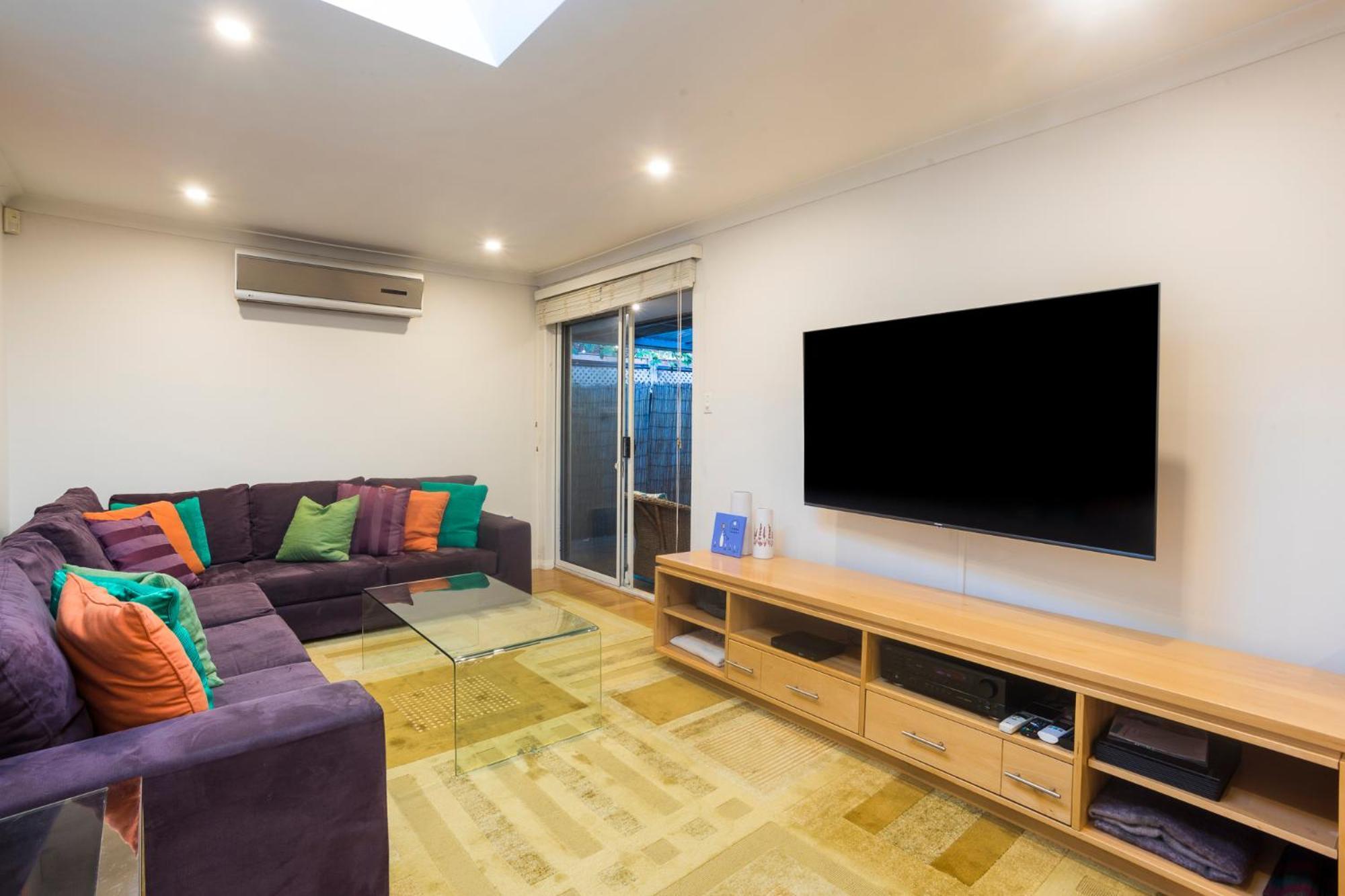 Bright 2 Bedroom In A Great Location