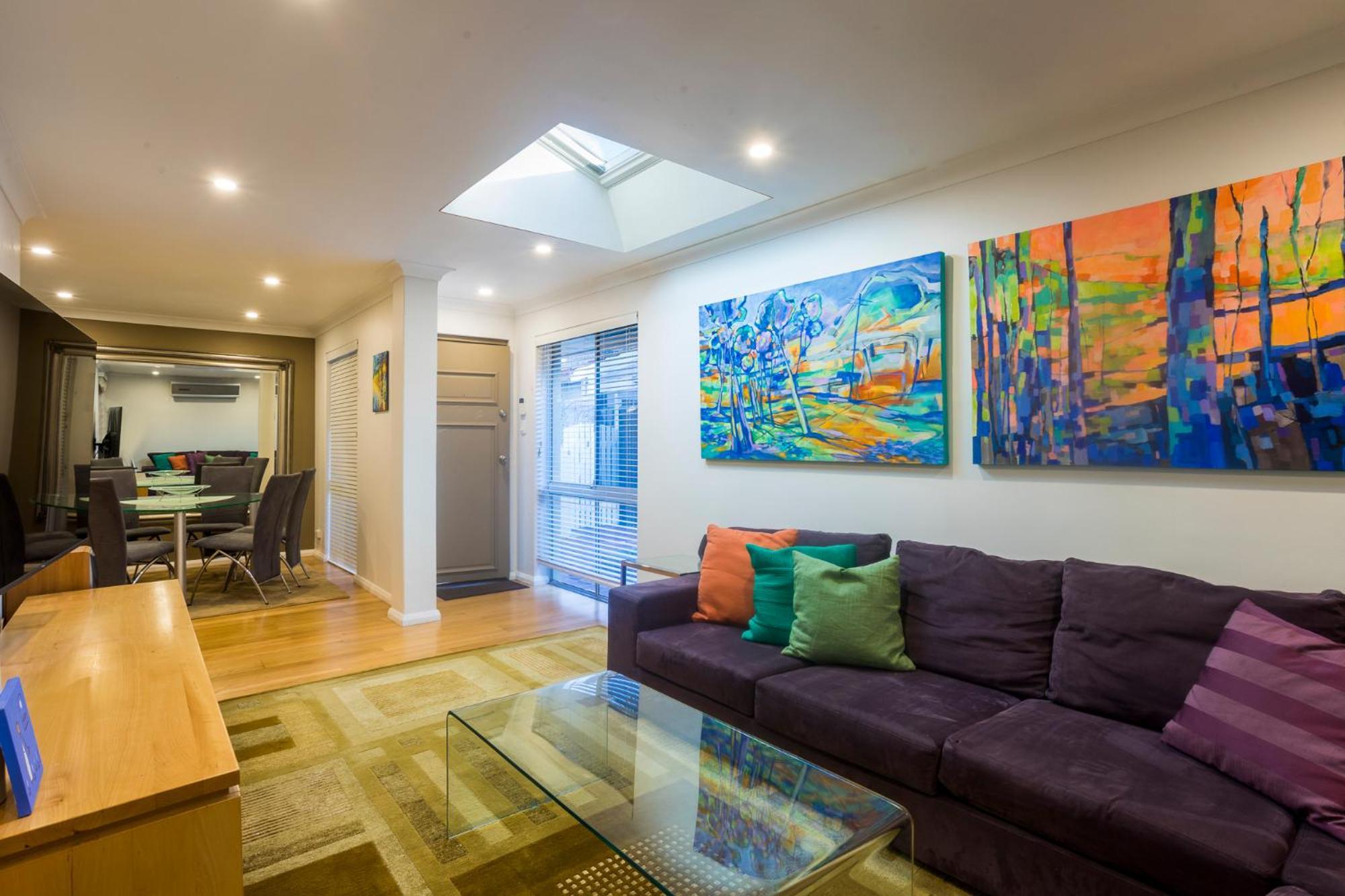 Bright 2 Bedroom In A Great Location * Perth