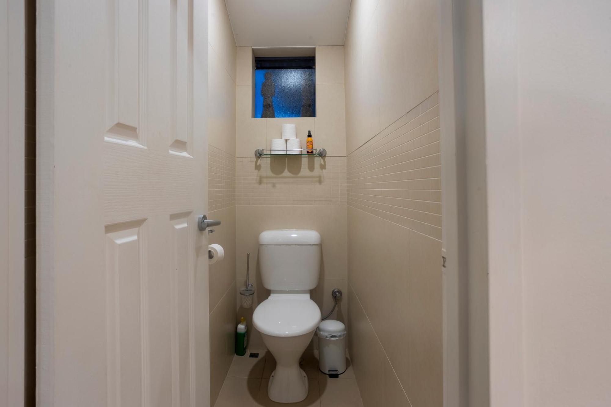 Bright 2 Bedroom In A Great Location Apartment *