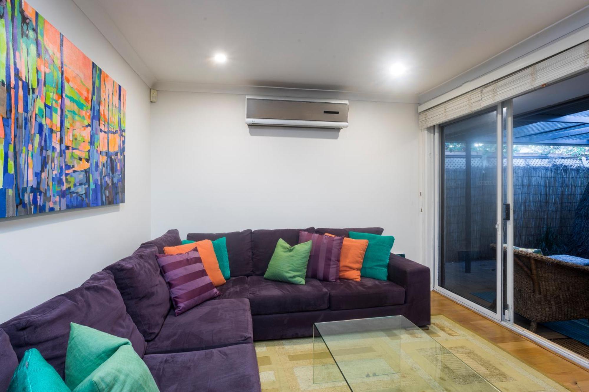 Apartment Bright 2 Bedroom In A Great Location *