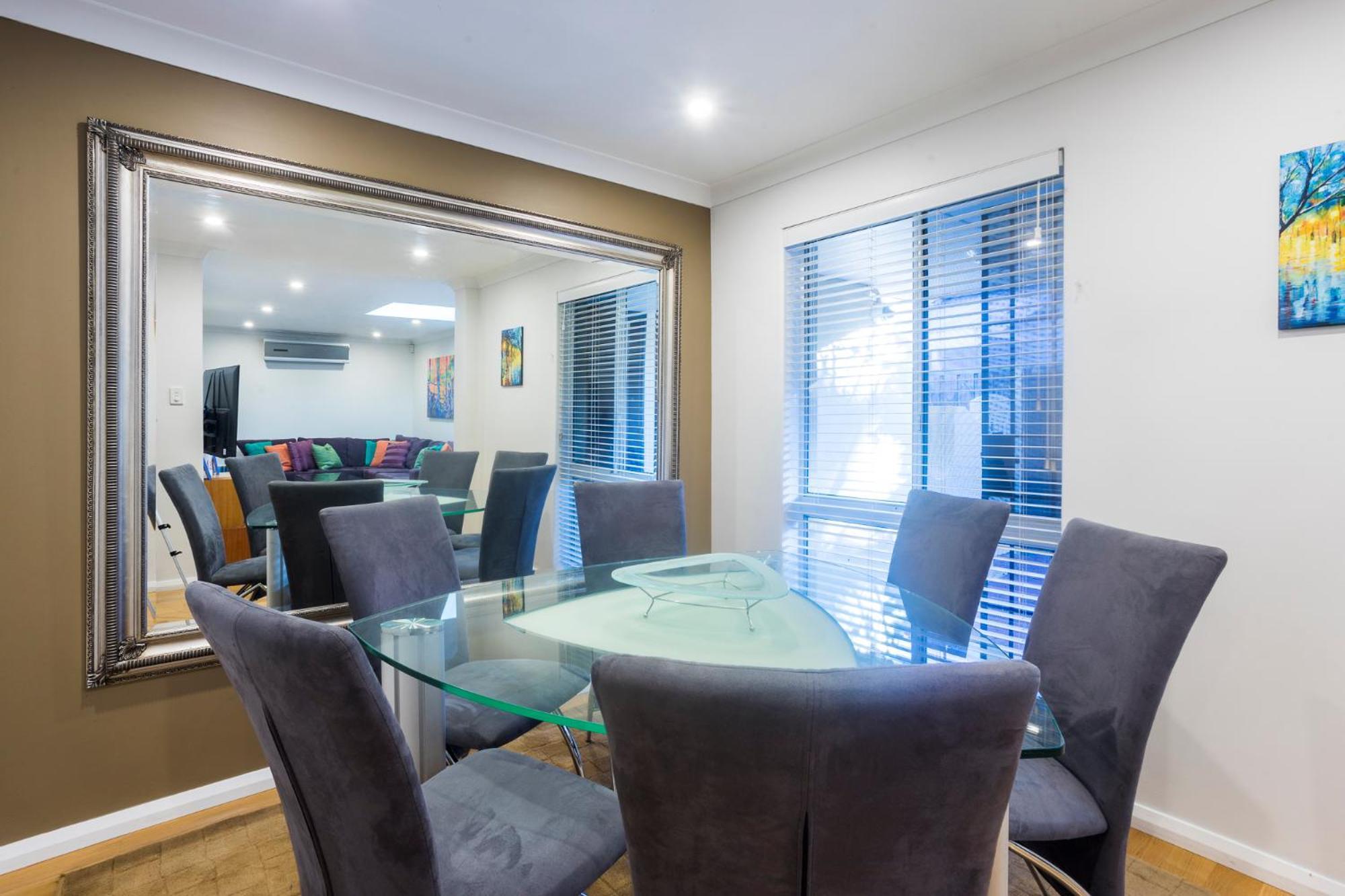 Bright 2 Bedroom In A Great Location Apartment Perth