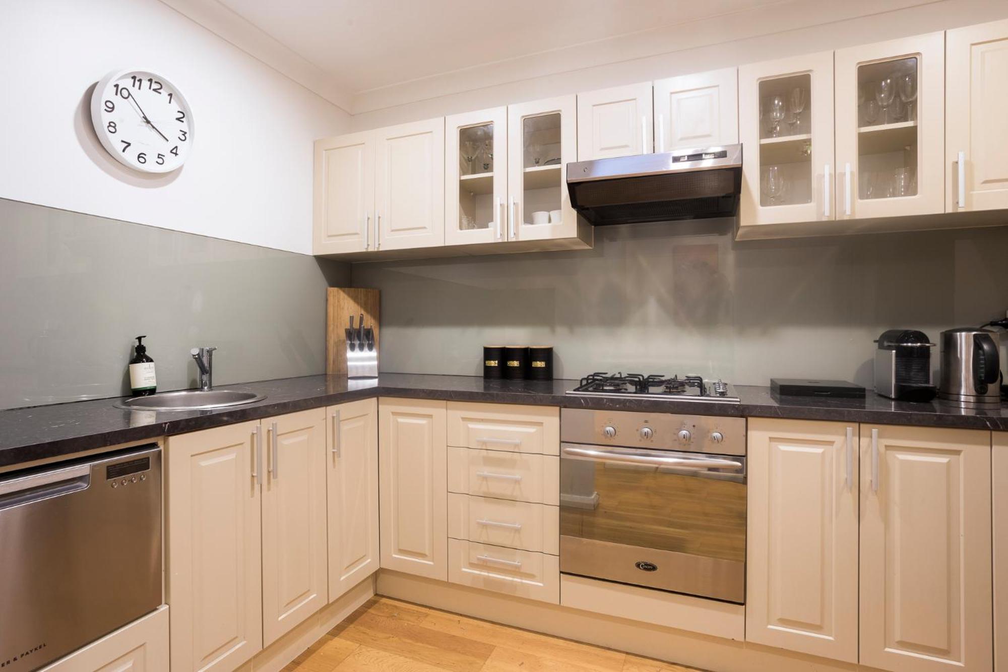 Apartment Bright 2 Bedroom In A Great Location Perth