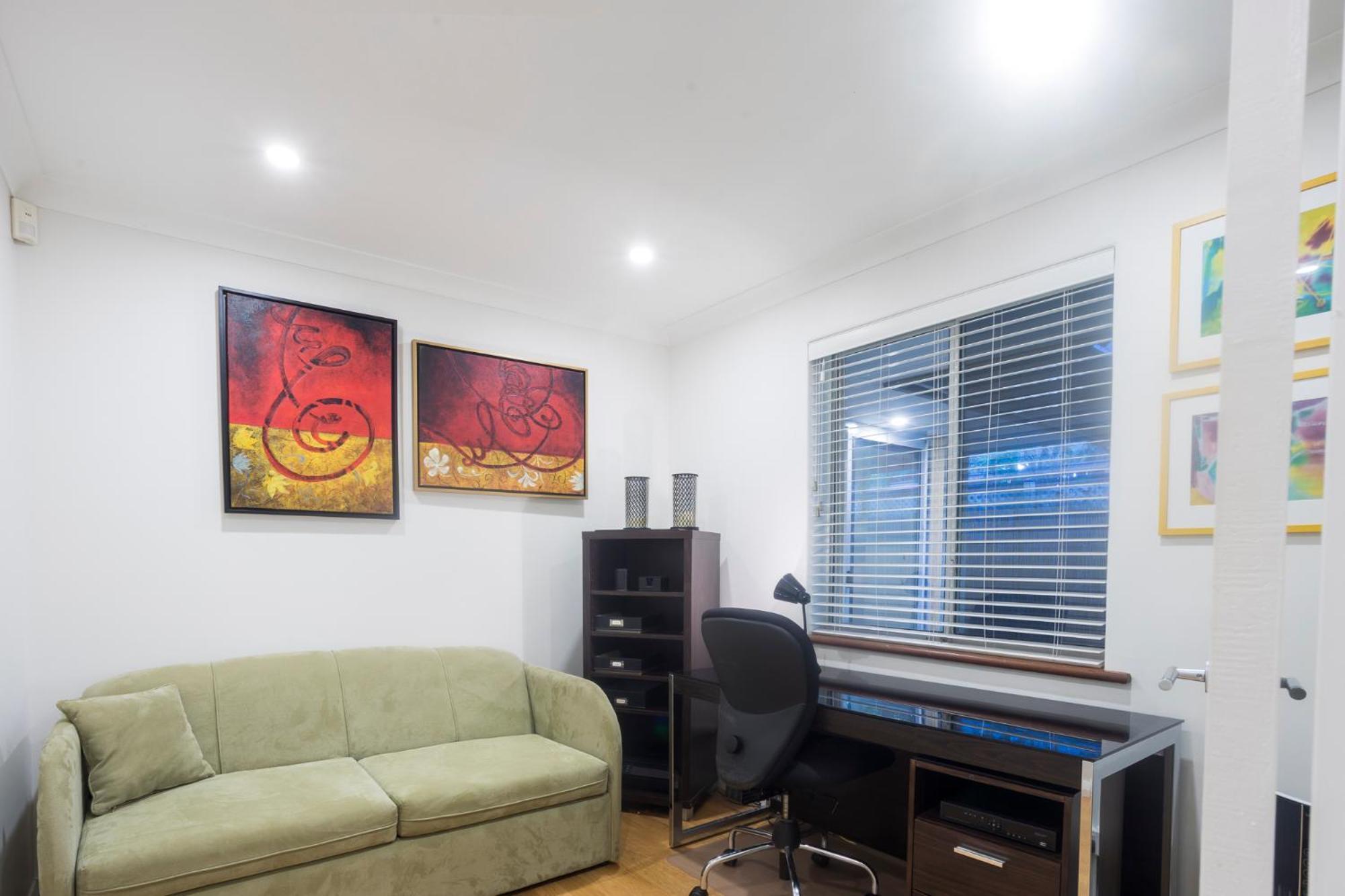 Bright 2 Bedroom In A Great Location Perth