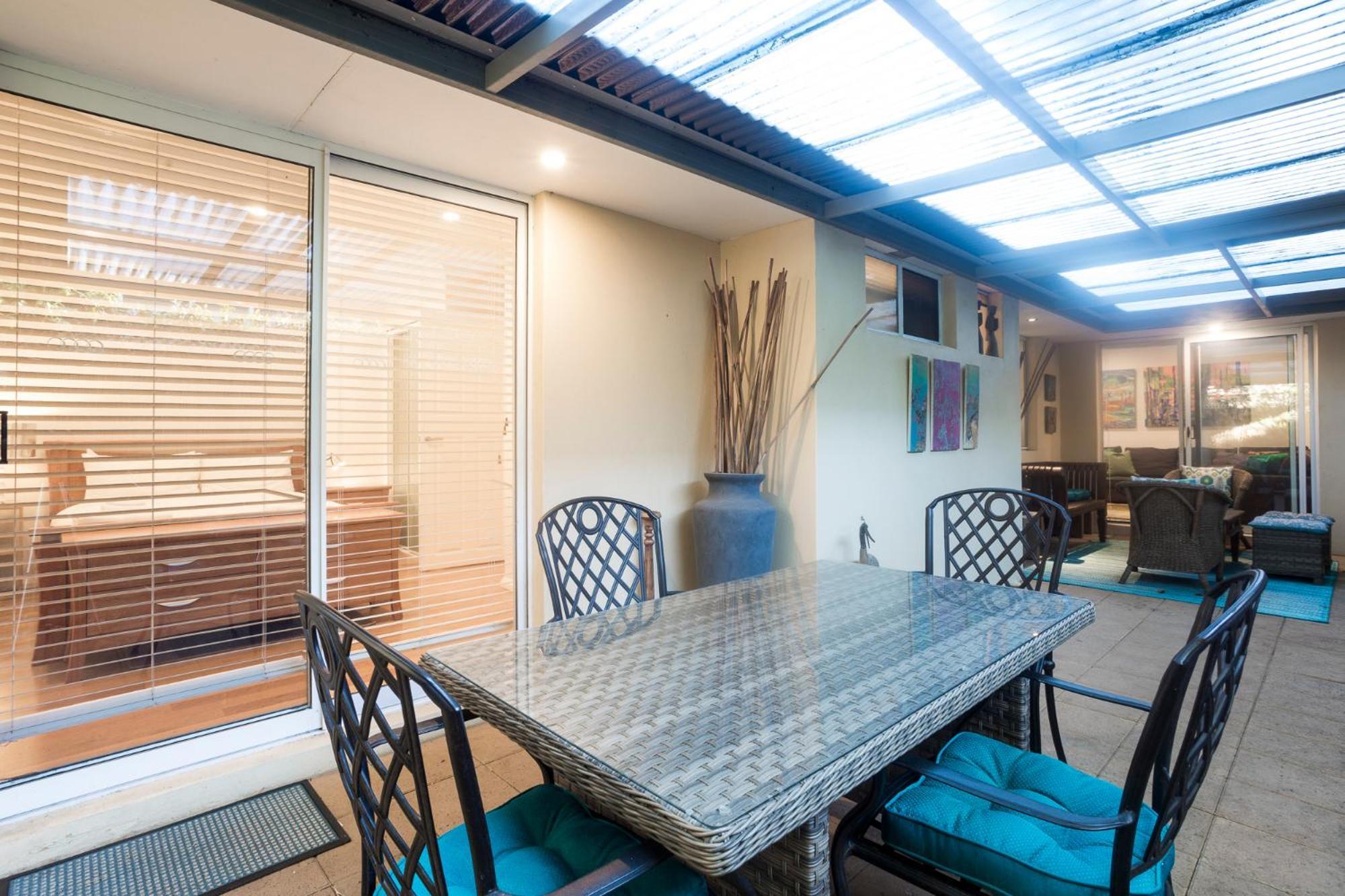 Bright 2 Bedroom In A Great Location