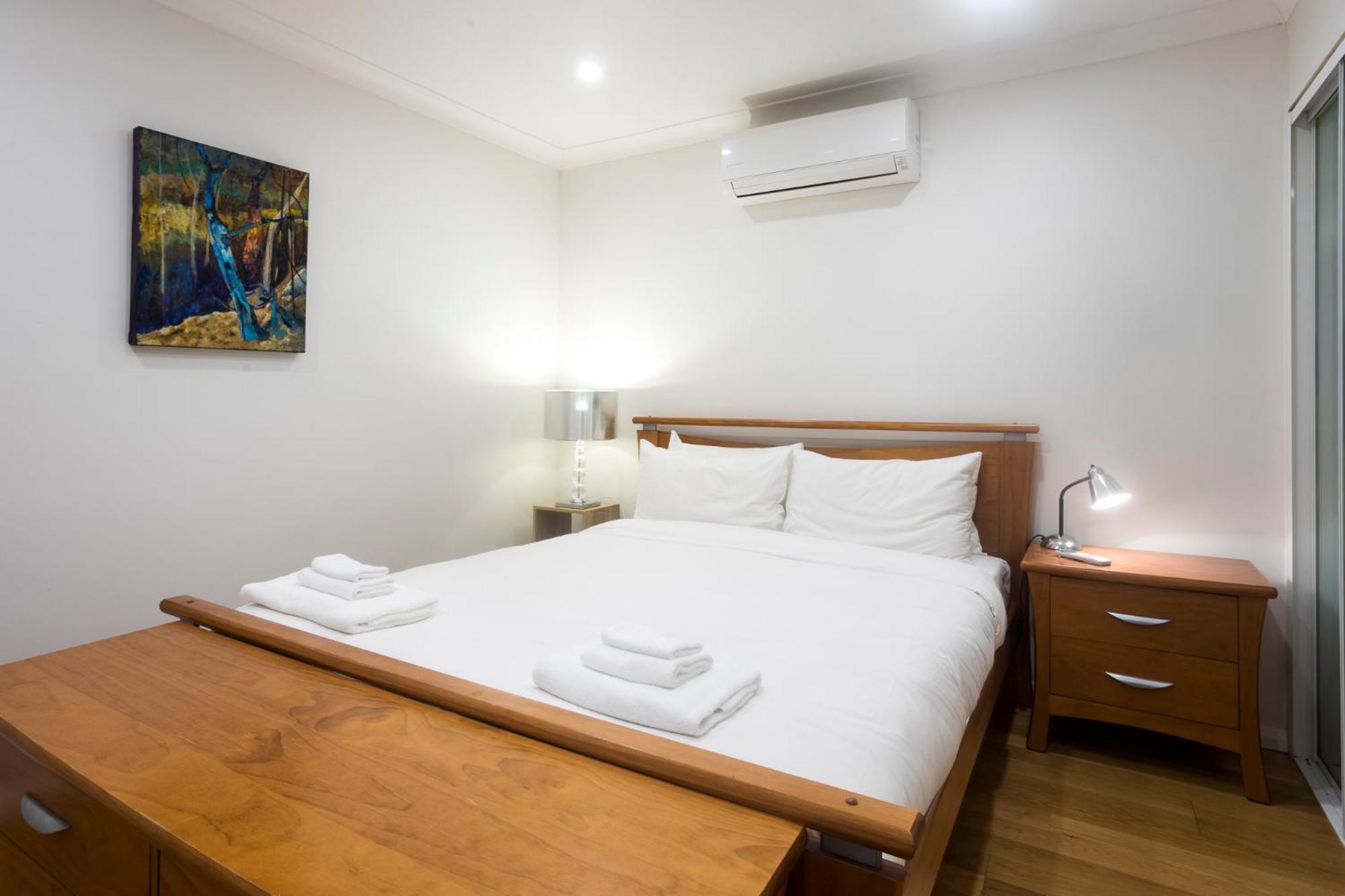 Bright 2 Bedroom In A Great Location Apartment *