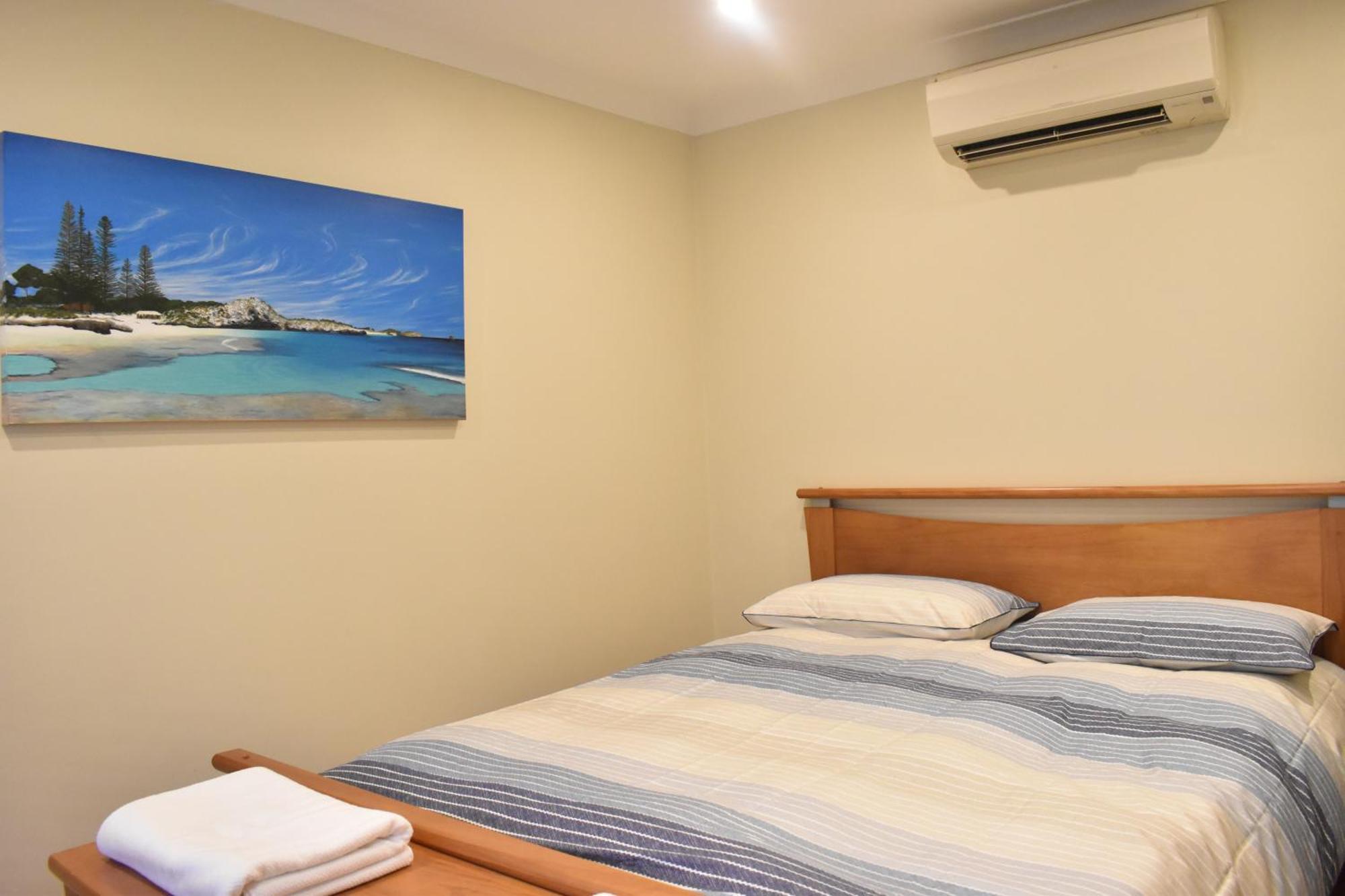 Bright 2 Bedroom In A Great Location Perth