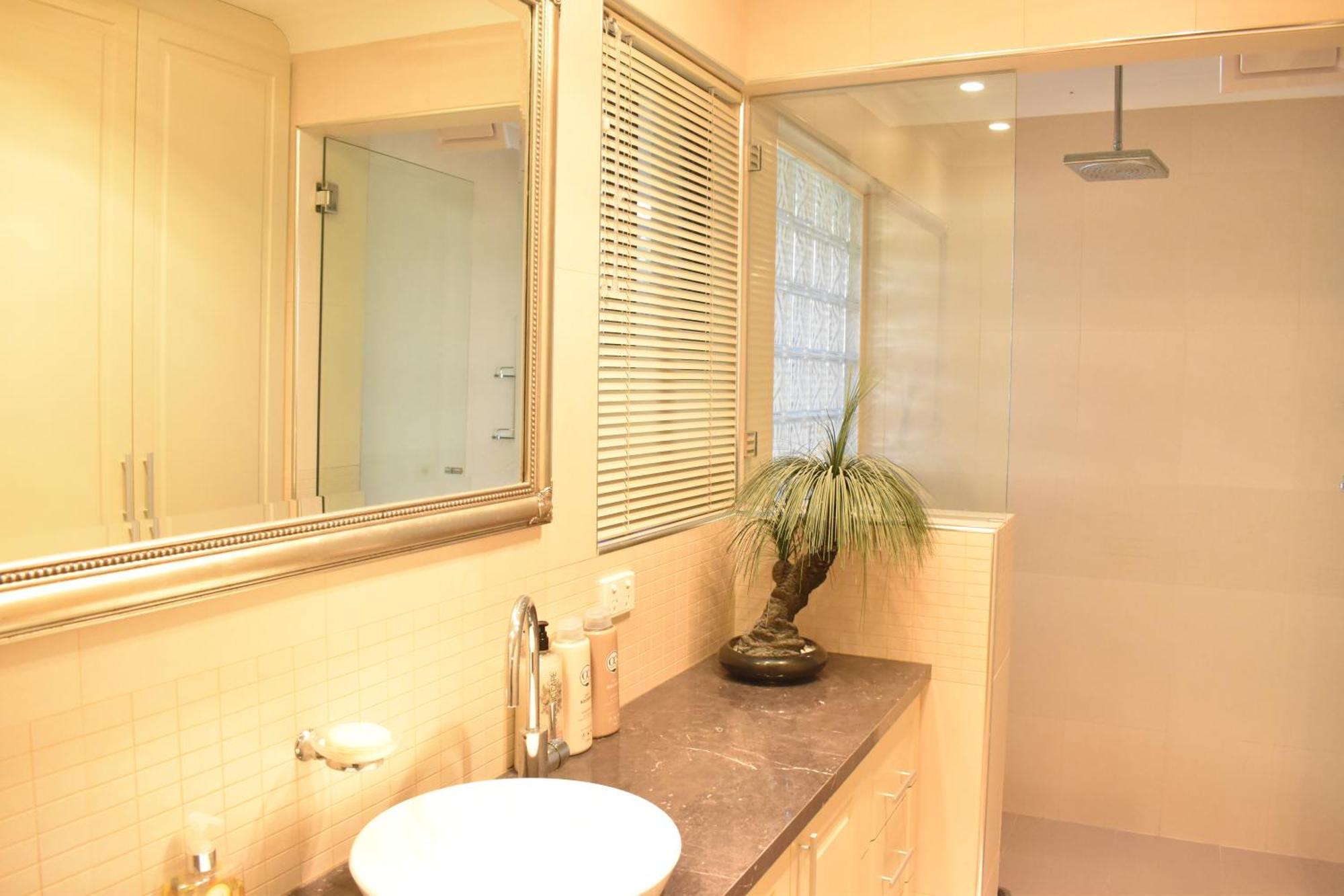 Apartment Bright 2 Bedroom In A Great Location Perth