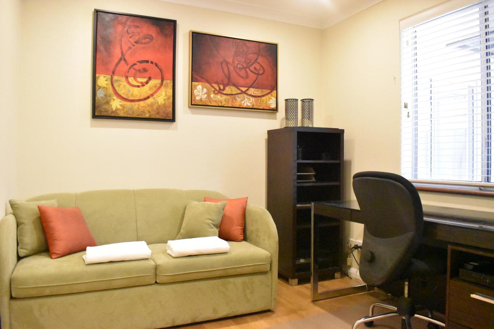 Apartment Bright 2 Bedroom In A Great Location *