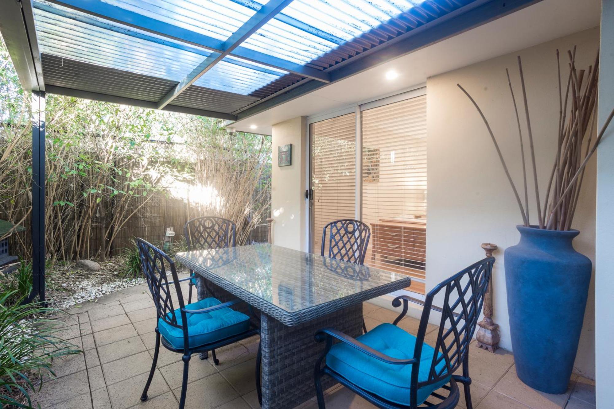 Bright 2 Bedroom In A Great Location *