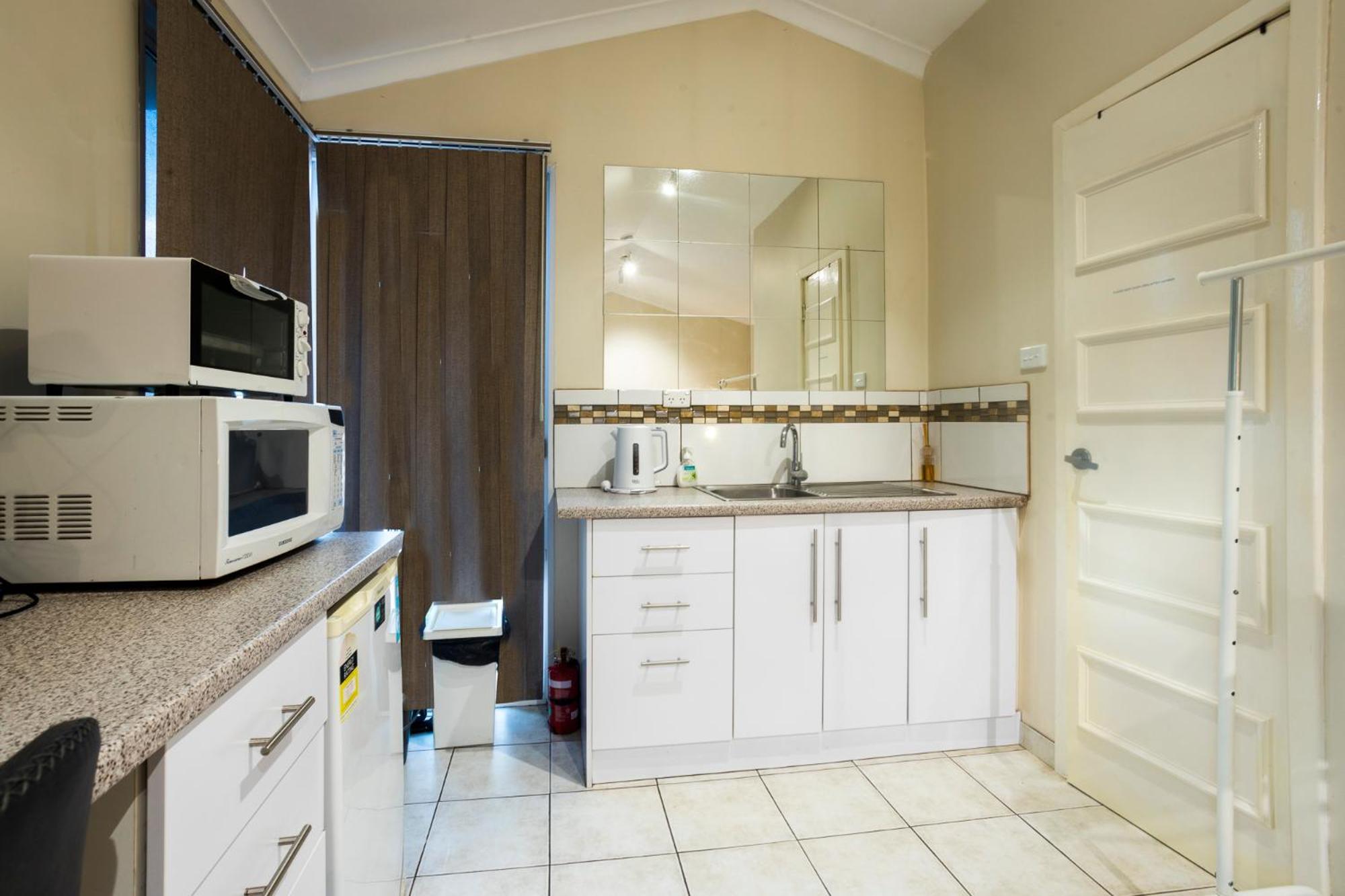 Studio Granny Flat In Melville With Patio