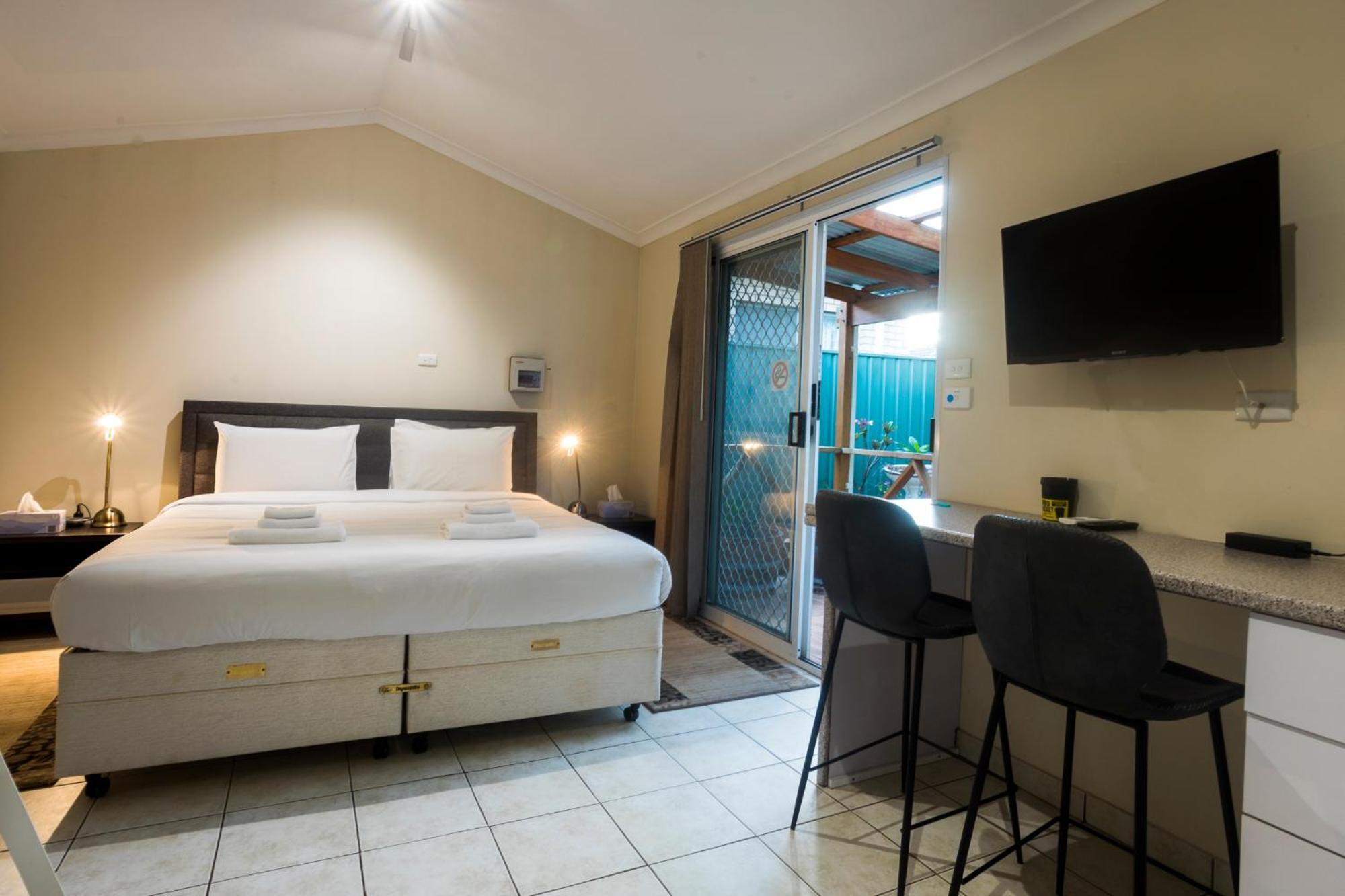Studio Granny Flat In Melville With Patio
