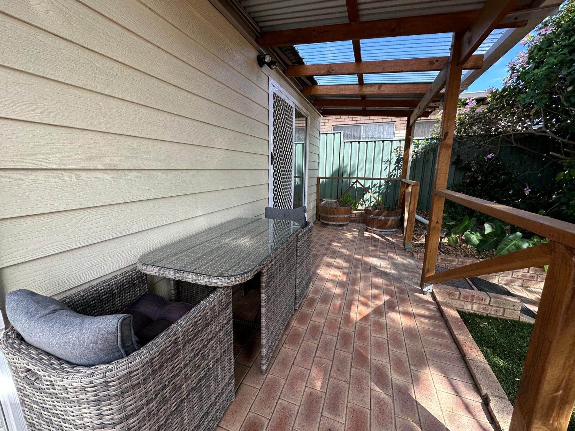 Apartment Studio Granny Flat In Melville With Patio *
