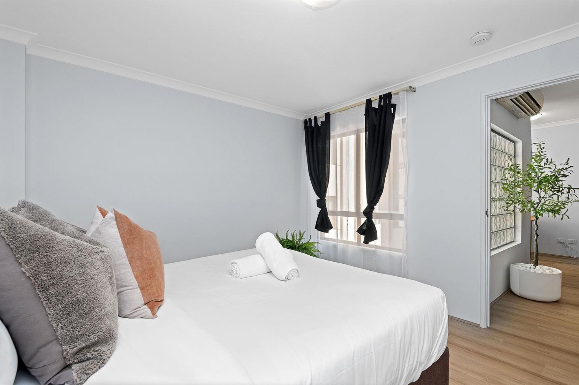 Chic 2br On Hay St East Apartment