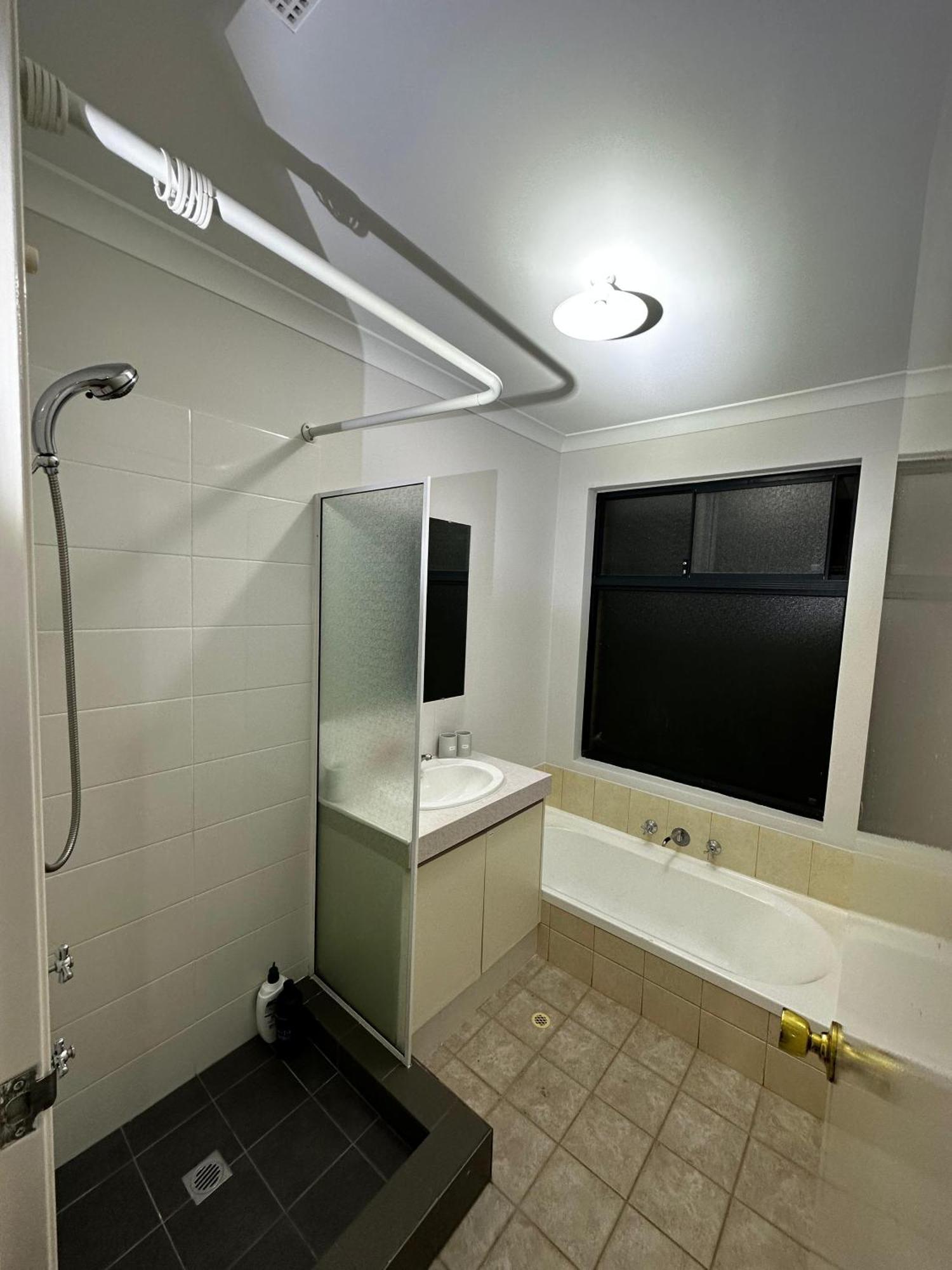Homestay Cannington Sharehouse Near Shops And Restaurant