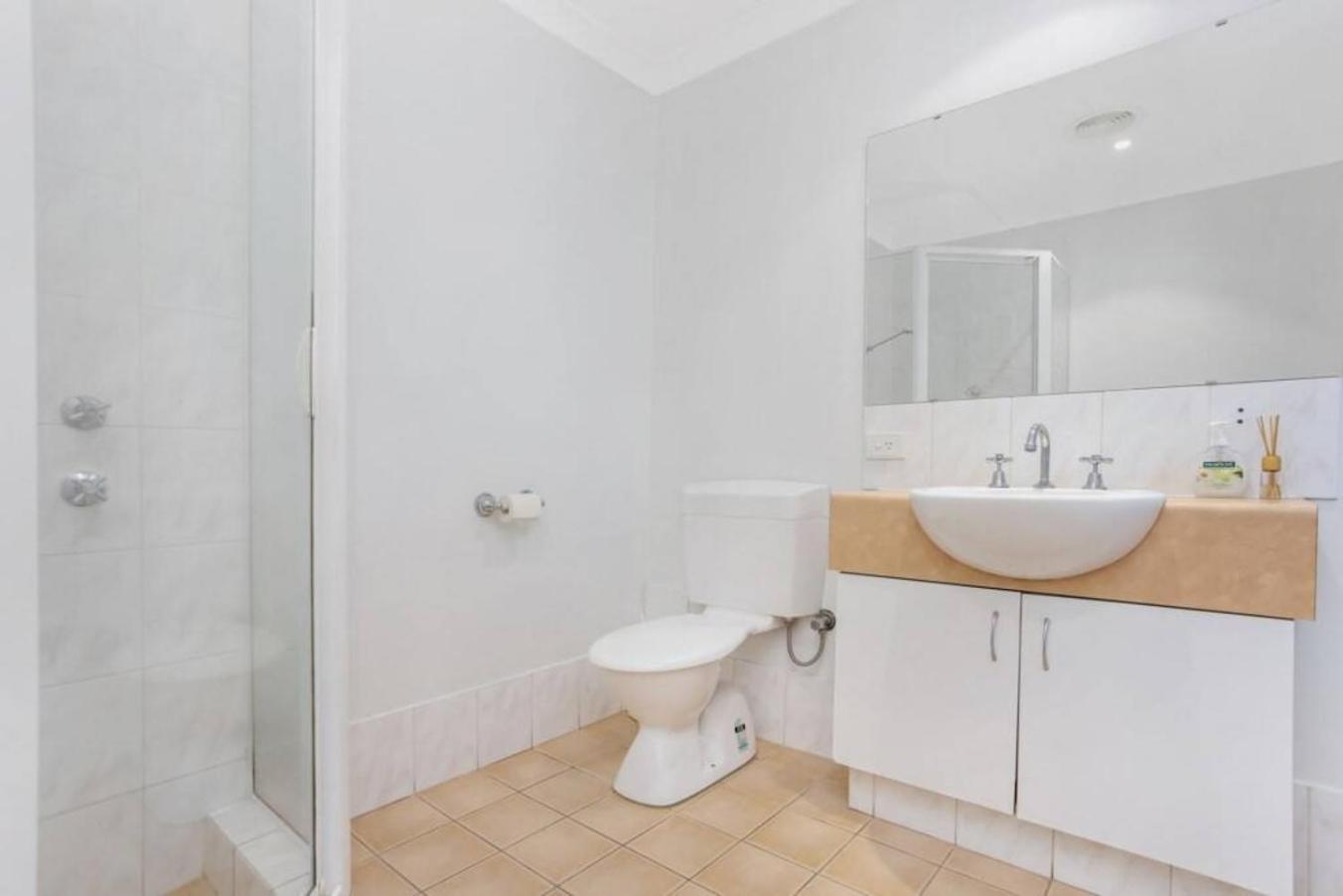Apartment 6 Executive Eastside Parking, Gym & Pool *