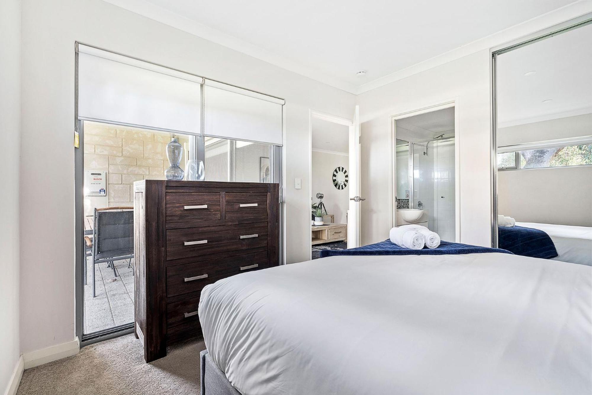 2 Conveniently Quiet Cloverdale 2brpark Perth