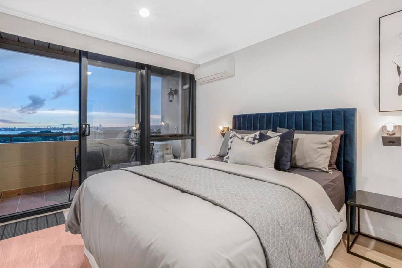 1 Bdr Stunning Views South