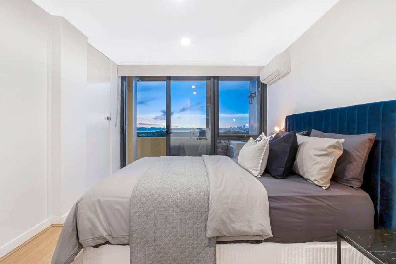 1 Bdr Stunning Views South *