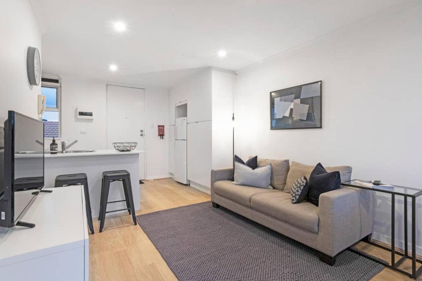 1 Bdr Stunning Views South Apartment *