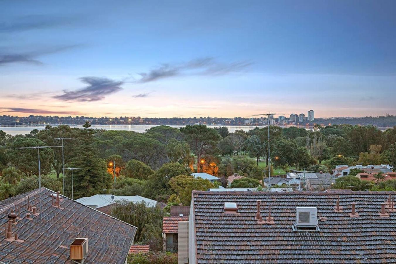 1 Bdr Stunning Views South * Perth