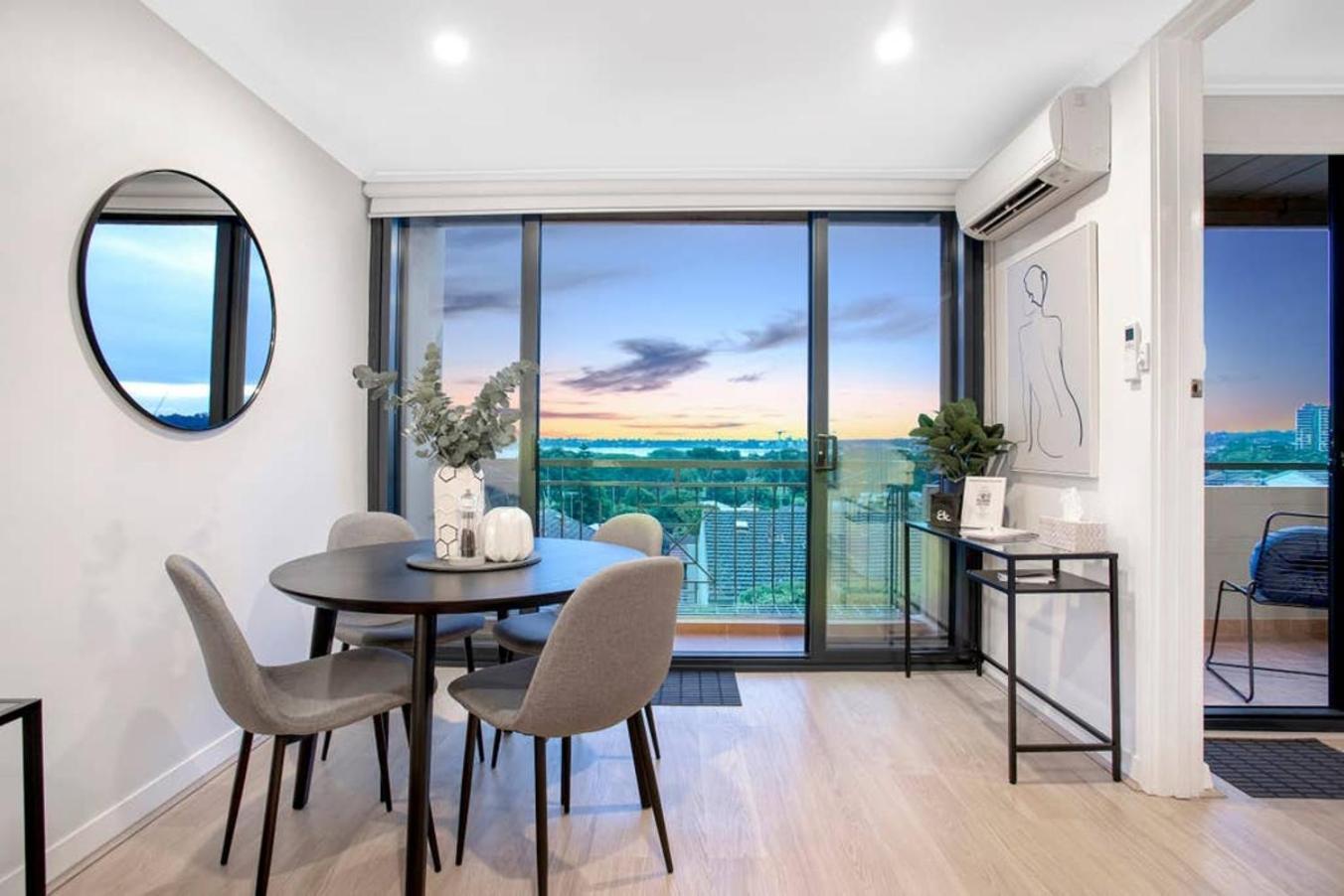 1 Bdr Stunning Views South Perth