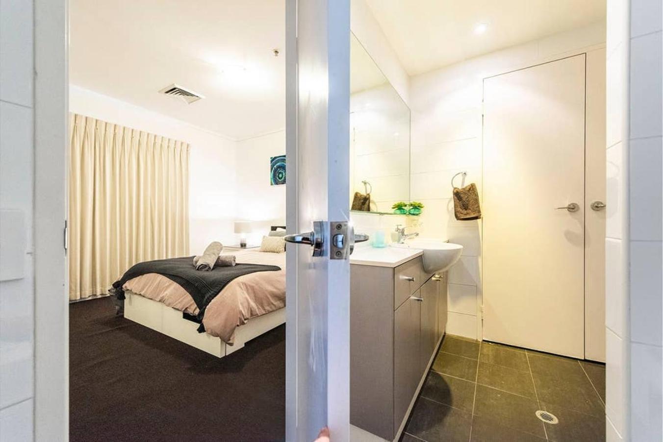 Barrack Street Pad 2br 2 Bth Apartemen