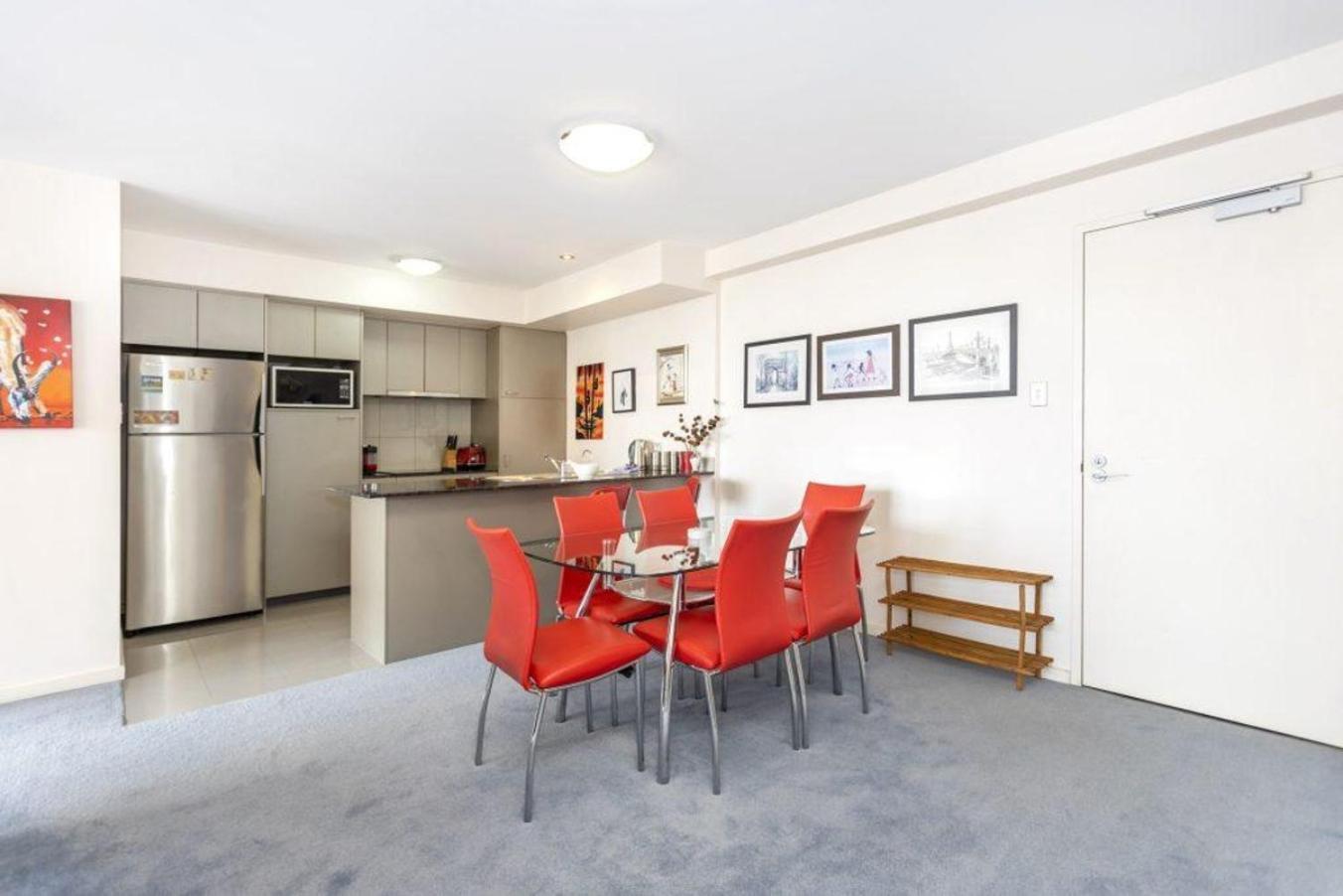 24 Amazing Adelaide Tce 2br 2ba Location *
