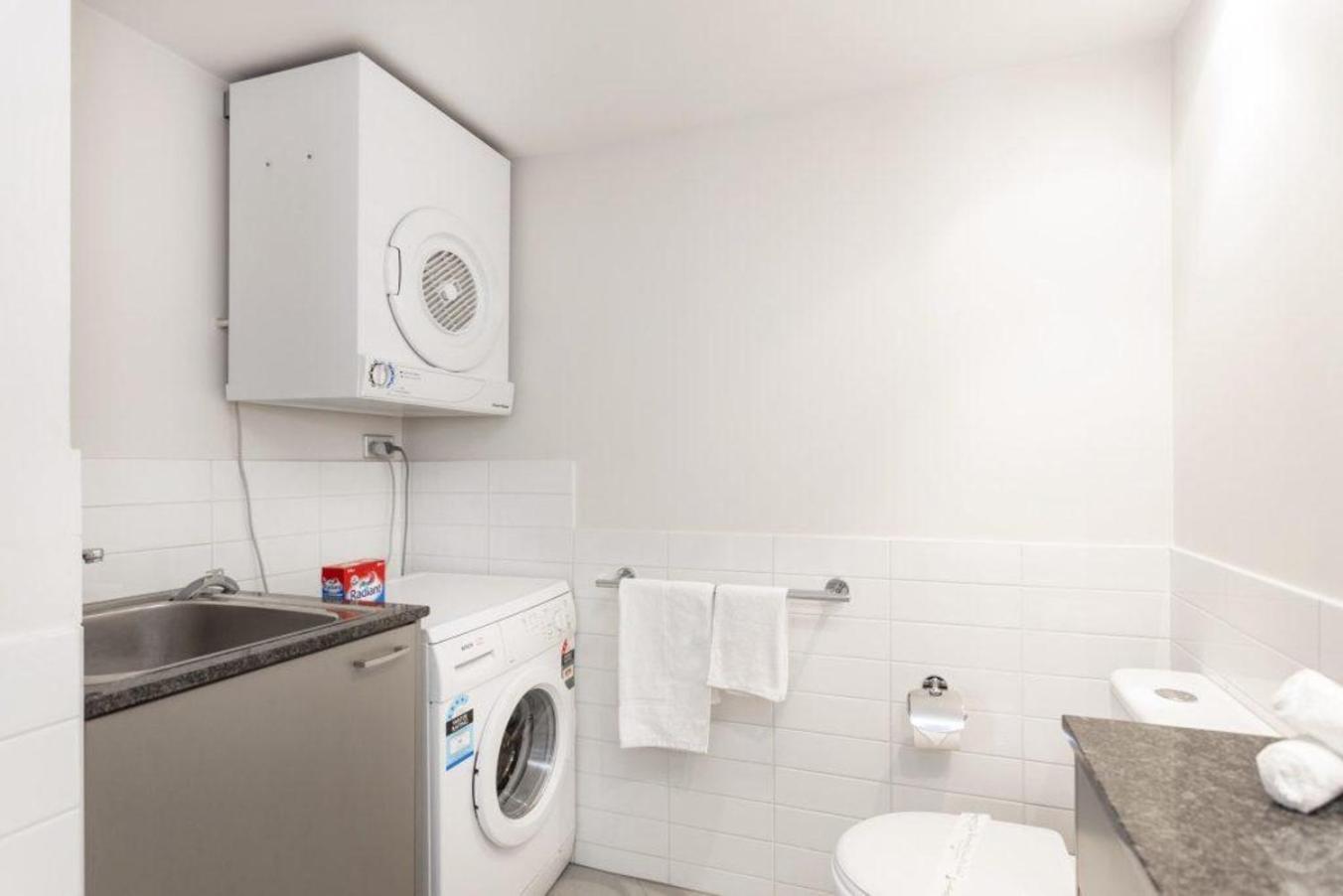 24 Amazing Adelaide Tce 2br 2ba Location Apartment *