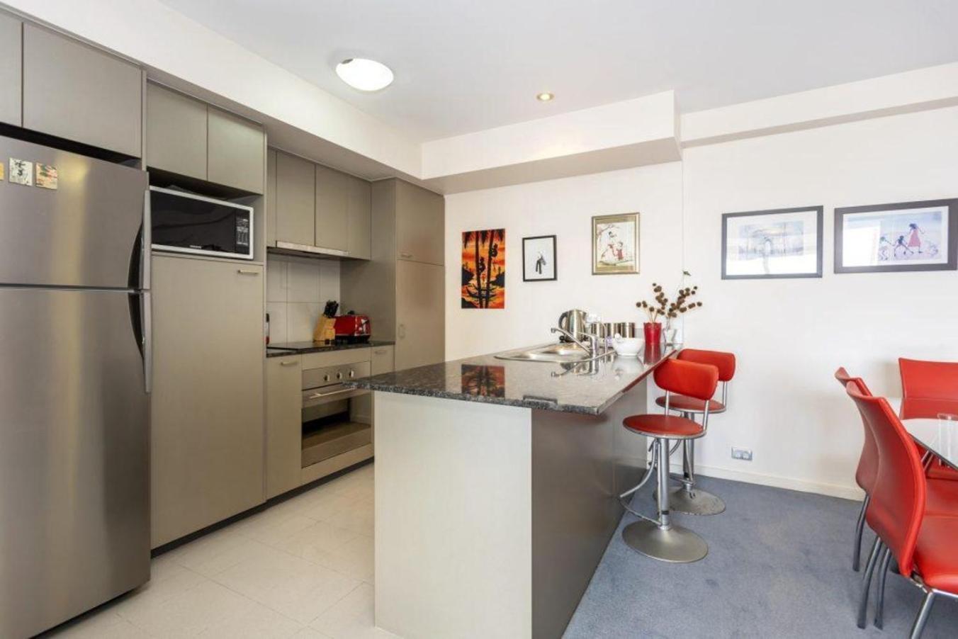 Apartment 24 Amazing Adelaide Tce 2br 2ba Location *