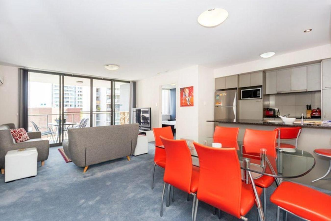 24 Amazing Adelaide Tce 2br 2ba Location *