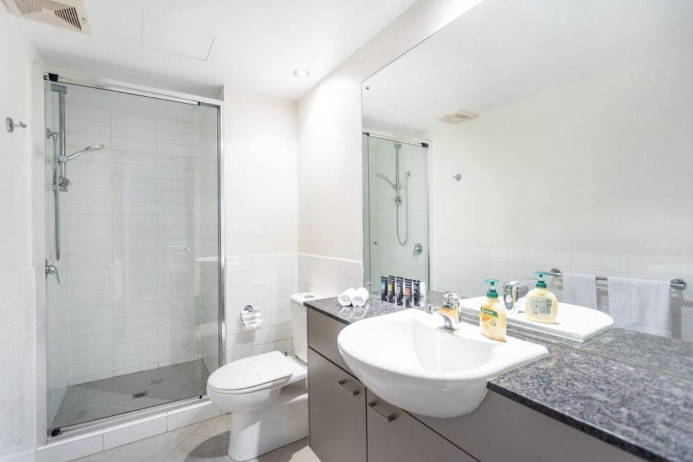 Apartment 24 Amazing Adelaide Tce 2br 2ba Location