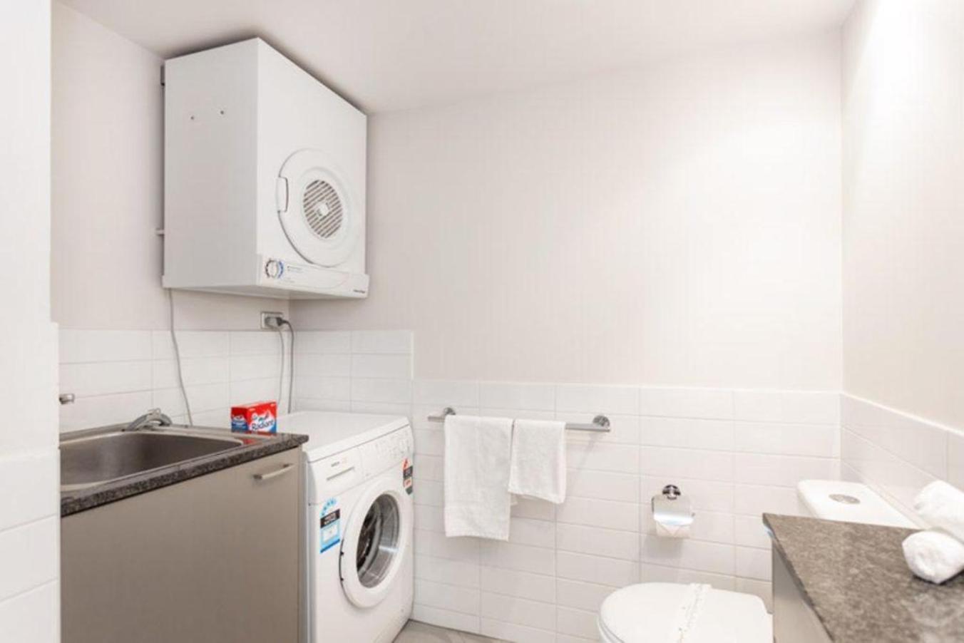 24 Amazing Adelaide Tce 2br 2ba Location Apartment *