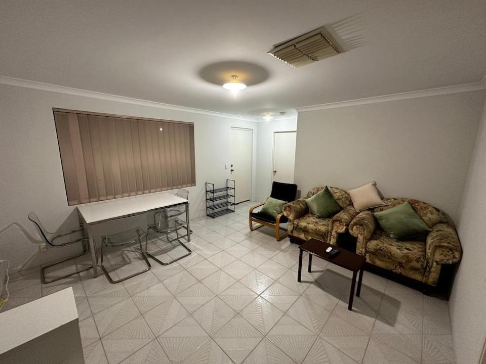 Cannington Sharehouse Near Shops And Restaurant Homestay