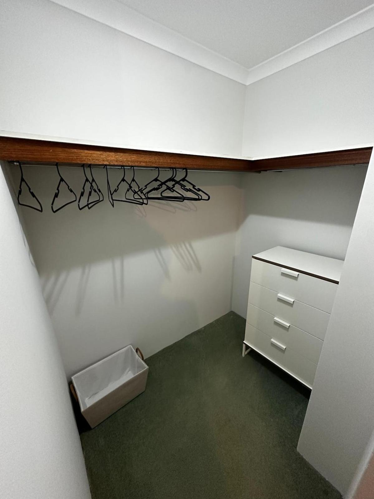 Homestay Cannington Sharehouse Near Shops And Restaurant