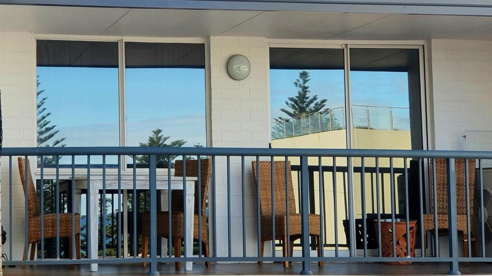 Coastal Salty Air 2bedrm 2bath W Ocean Views!