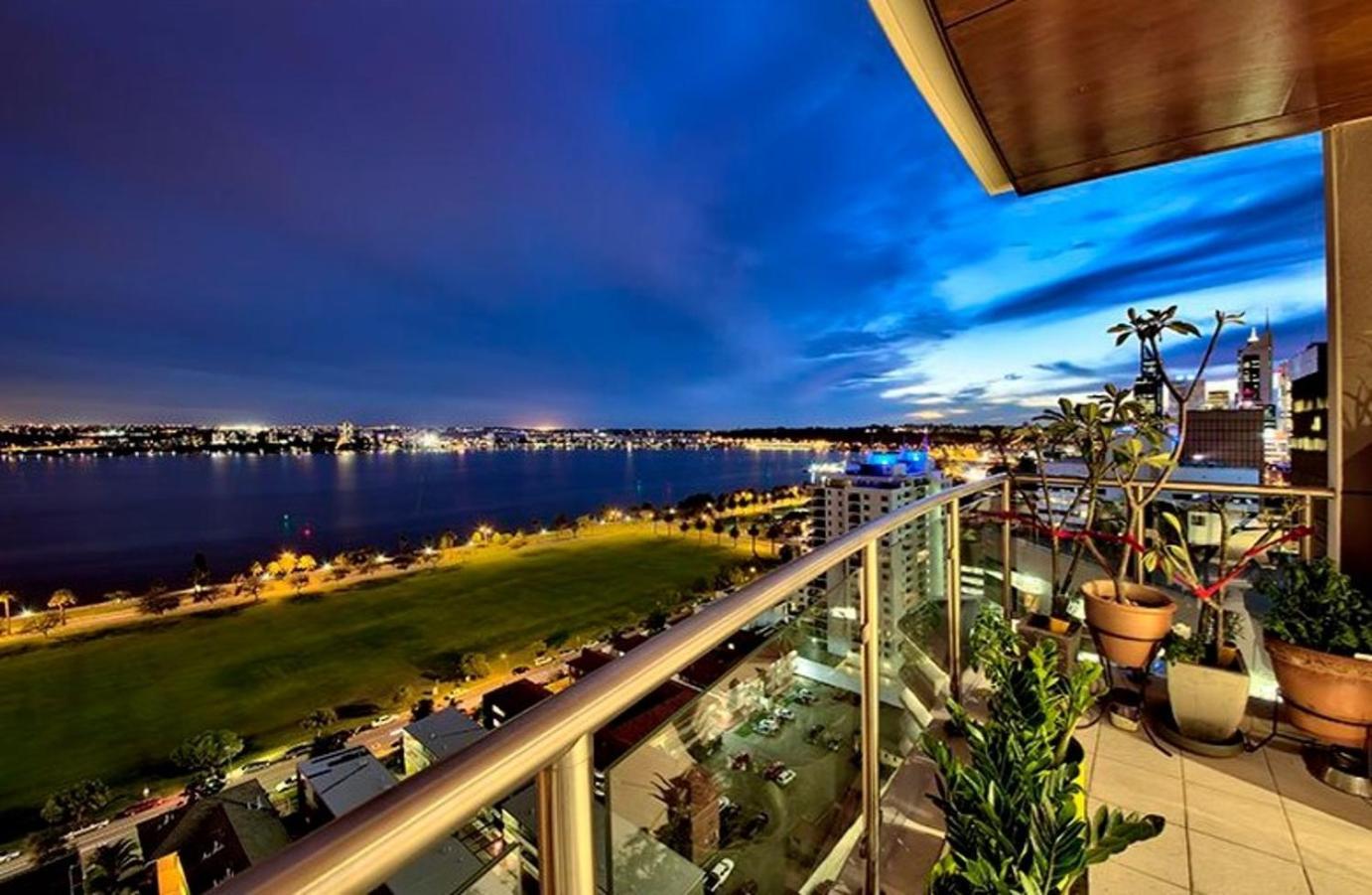 Pangsapuri 47 Breathtaking Riverviews 2brpark Perth