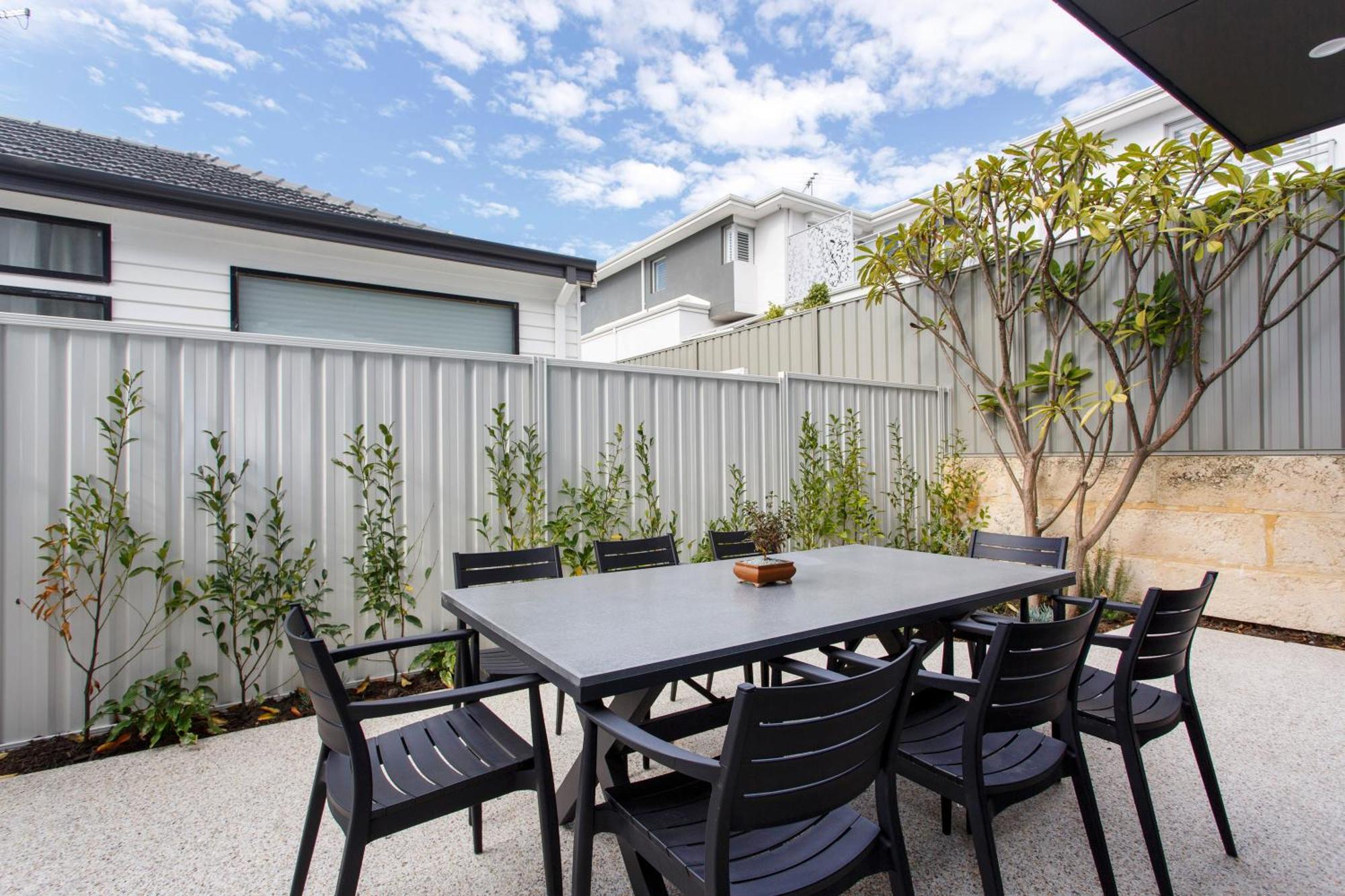 Scarborough Laneway Retreat Holiday home Perth