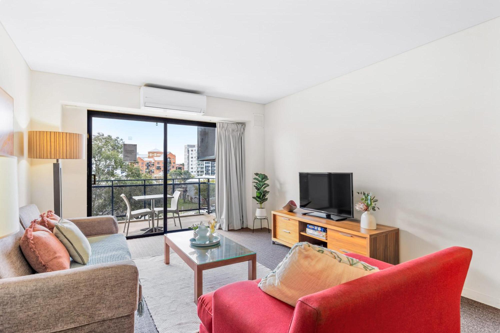Apartment With Views In East Perth
