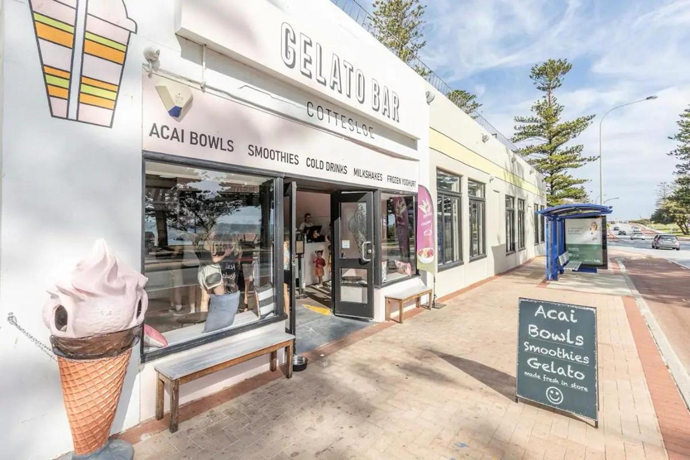 11 Cottesloe - Steps From - Sleeps 3 Apartment Perth